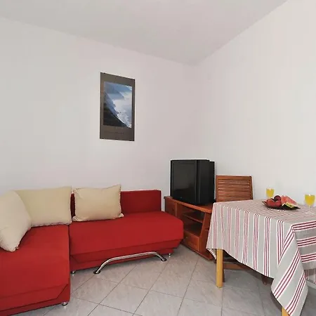 Lampion Apartment Vir